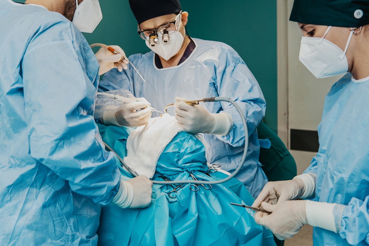 Ambulatory Surgery Center doctors working on a patient